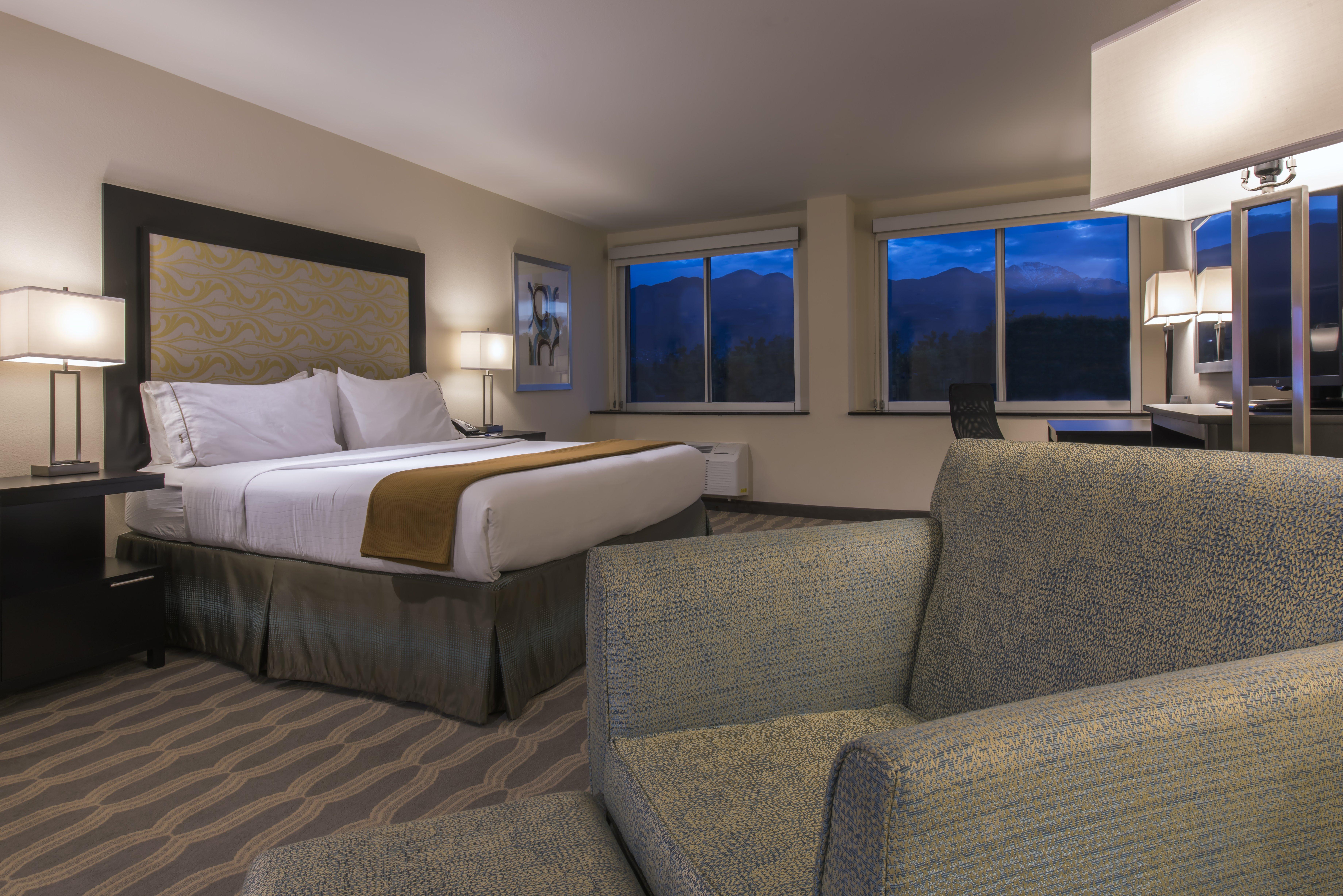 Holiday Inn Express & Suites Colorado Springs Central By Ihg Dış mekan fotoğraf