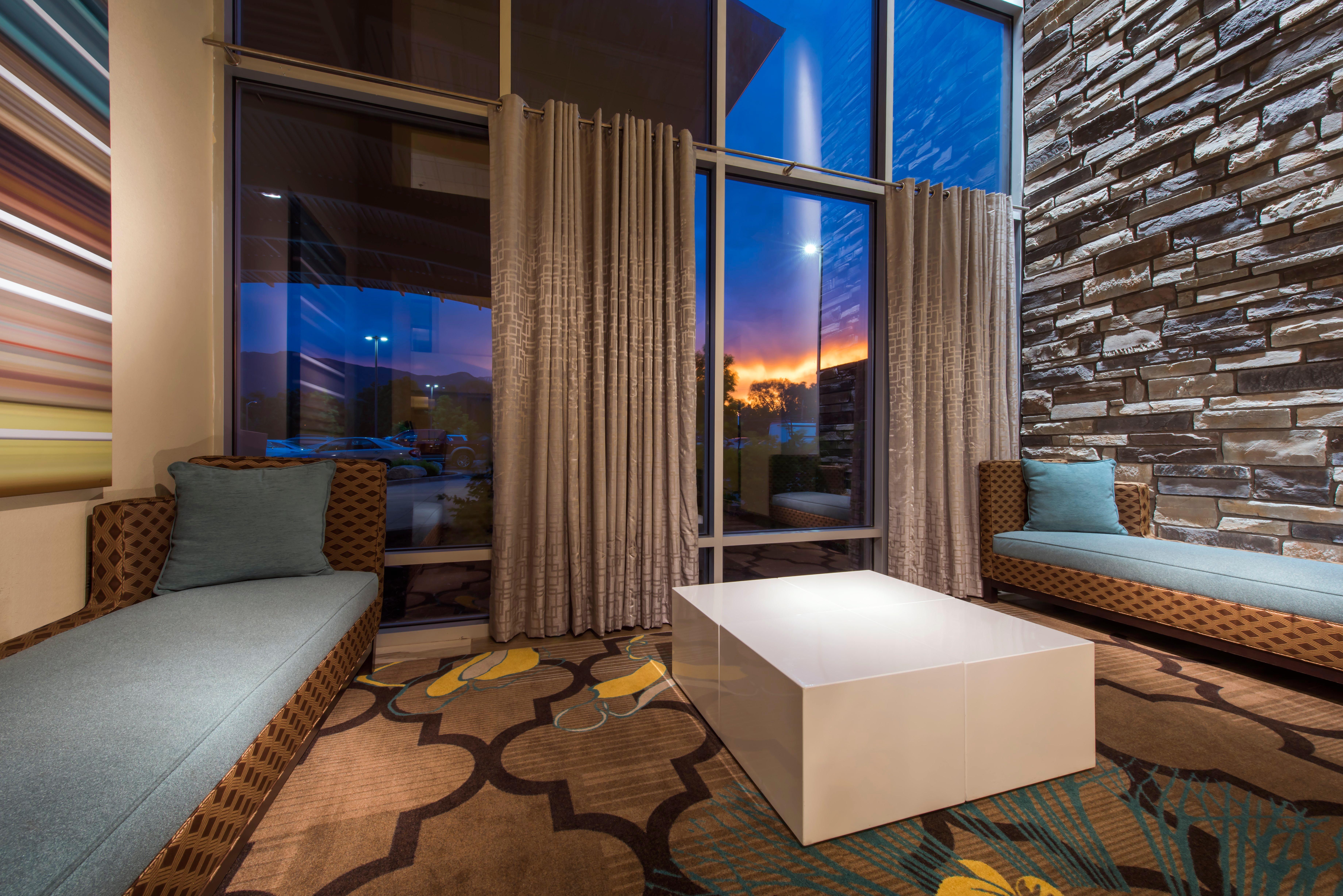 Holiday Inn Express & Suites Colorado Springs Central By Ihg Dış mekan fotoğraf