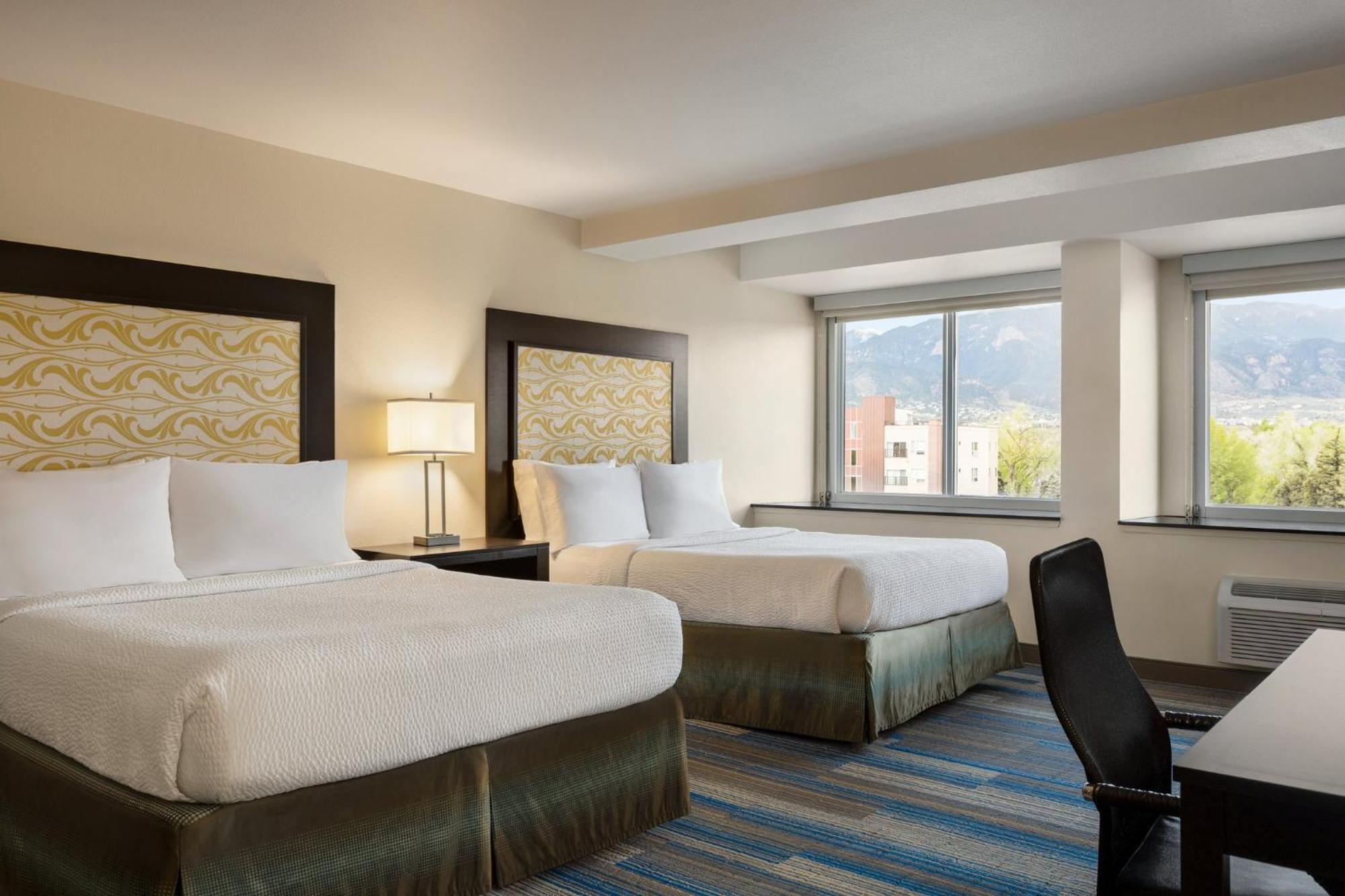 Holiday Inn Express & Suites Colorado Springs Central By Ihg Dış mekan fotoğraf