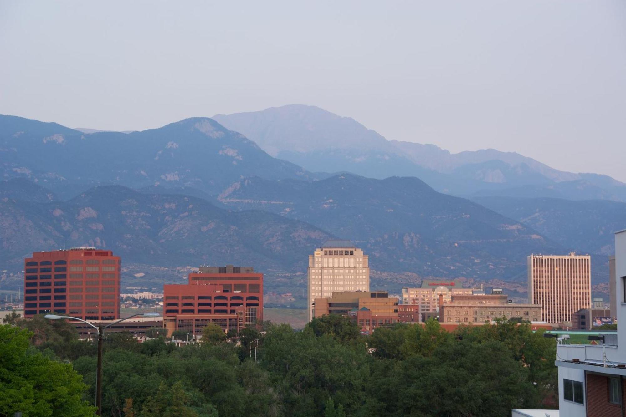 Holiday Inn Express & Suites Colorado Springs Central By Ihg Dış mekan fotoğraf
