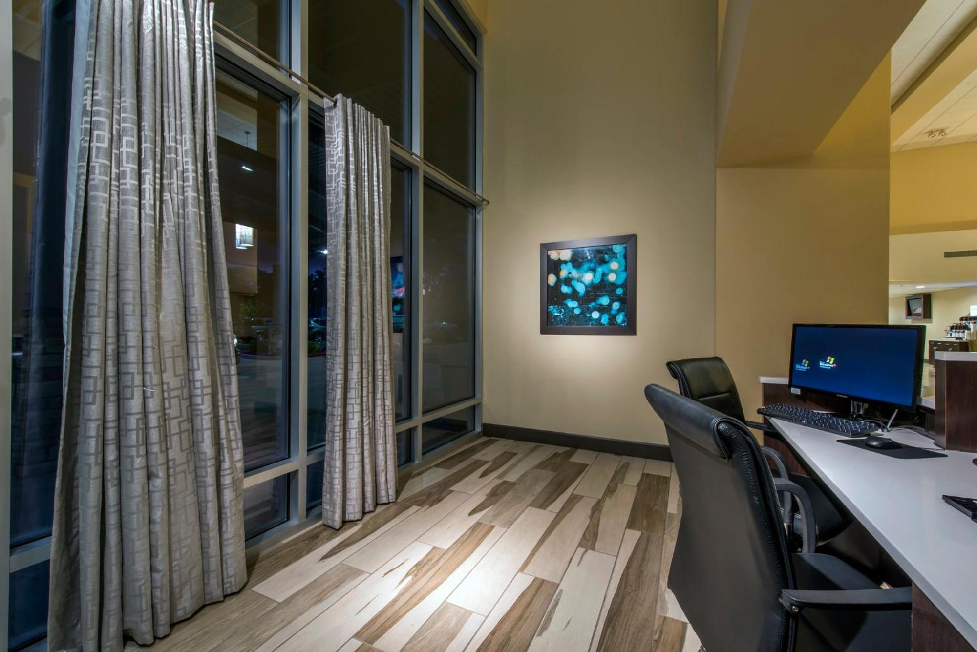 Holiday Inn Express & Suites Colorado Springs Central By Ihg Dış mekan fotoğraf